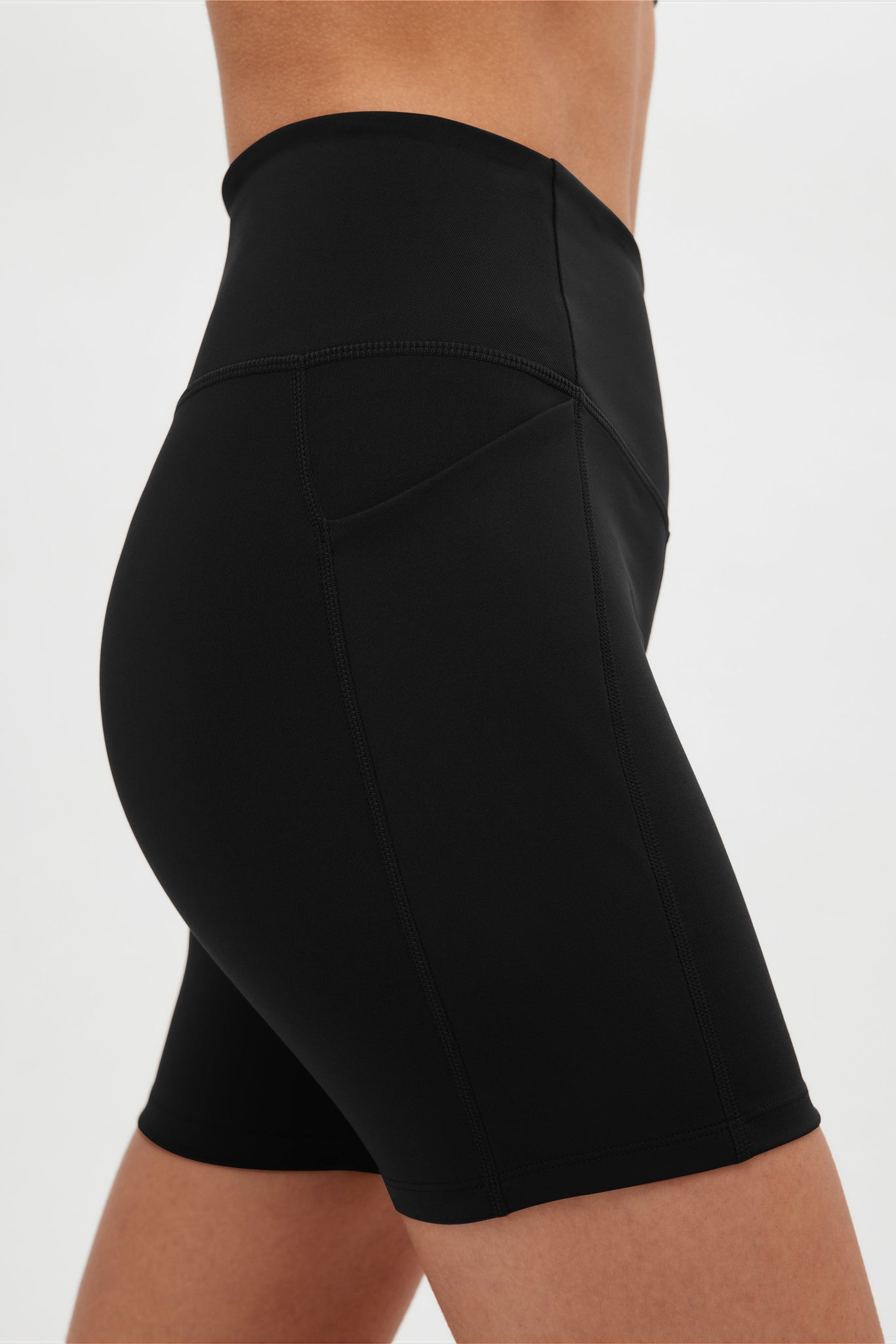 4037_PocketRunShort_Black_02_w