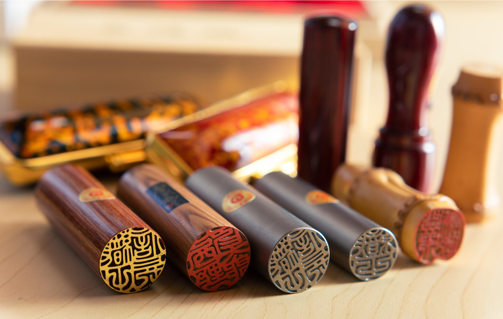 手書き・手彫り仕上げの印鑑を一生物に！西野工房の匠をインタビュー