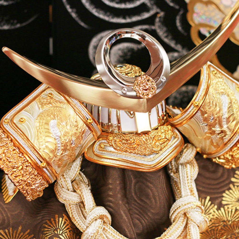 横幅60cm｜立体12号 武将 上杉謙信 白金｜ 五月人形 コンパクト飾り