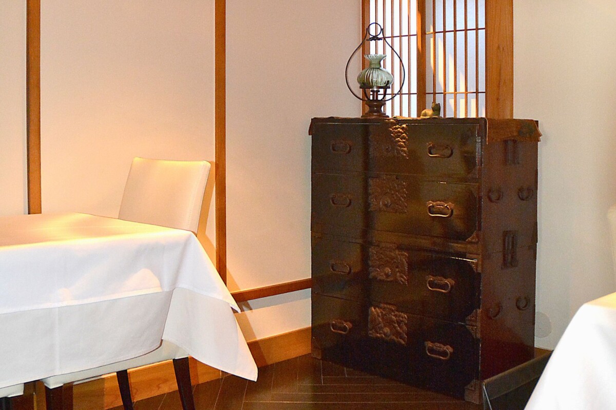 アンティーク快空間】ものを使い続ける大切さと作り手の込めた想いが