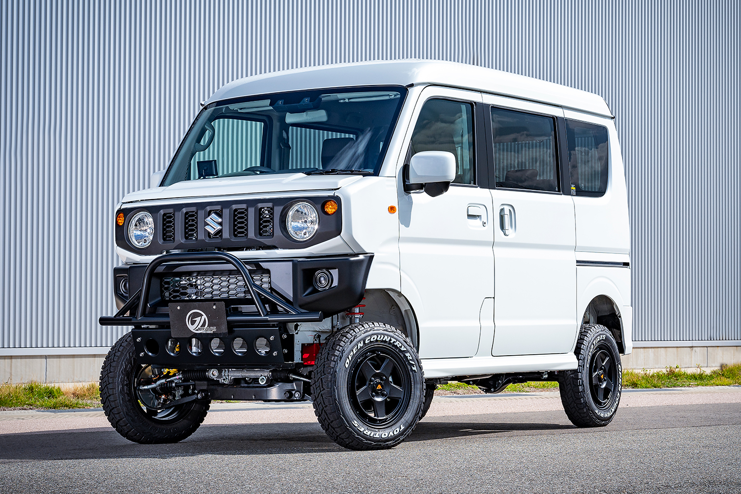 エブリイをベースにジムニーのフェイスをカスタマイズしたコンプリート