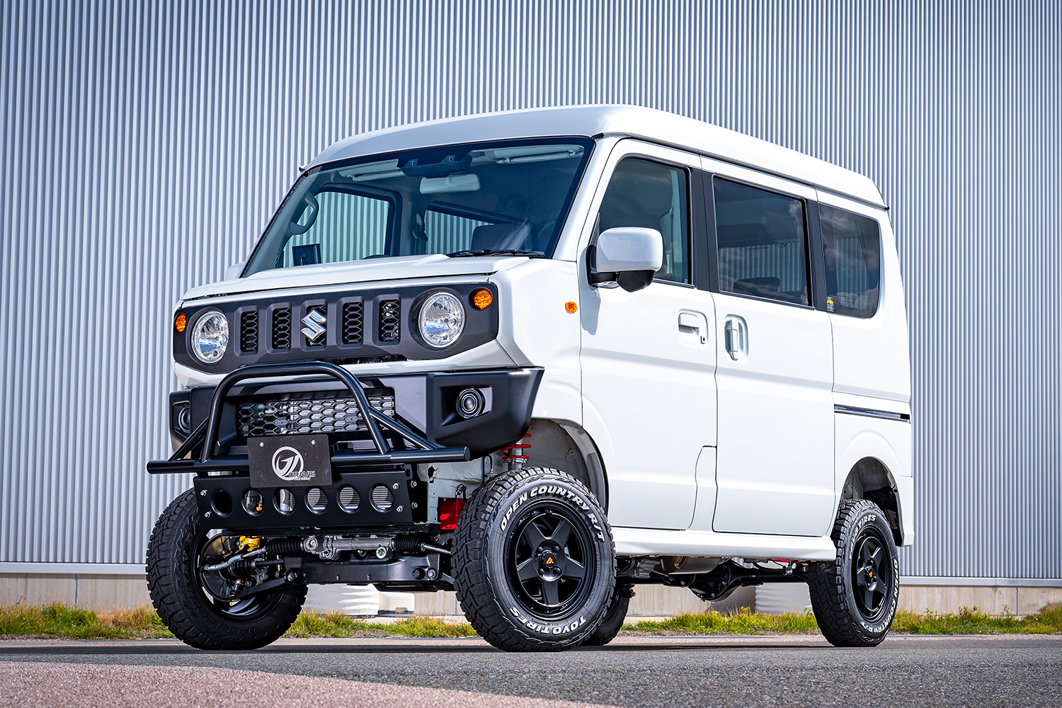 エブリイをベースにジムニーのフェイスをカスタマイズしたコンプリート