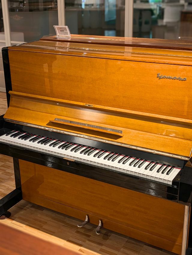 YAMAHA（ヤマハ） U3B 歴史的名作ピアノ モダンデザイン ツートン