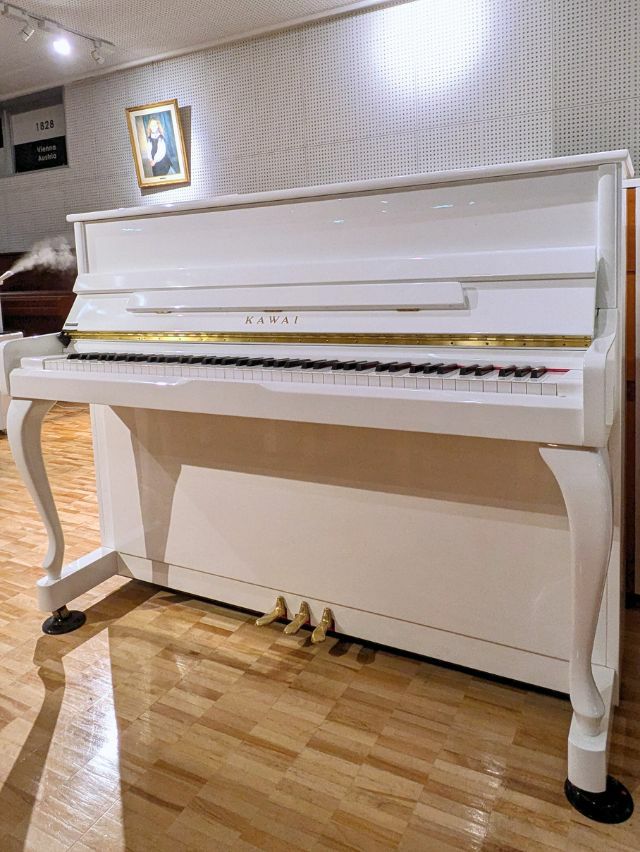 KAWAI（カワイ） LD22WF ホワイト 中古ピアノ ラグジュアリーデザイン