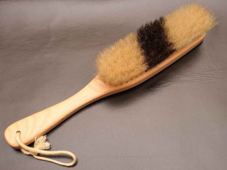 天然素材のブラシだから『カシミヤ』が傷みにくい！ 洋服用ブラシ