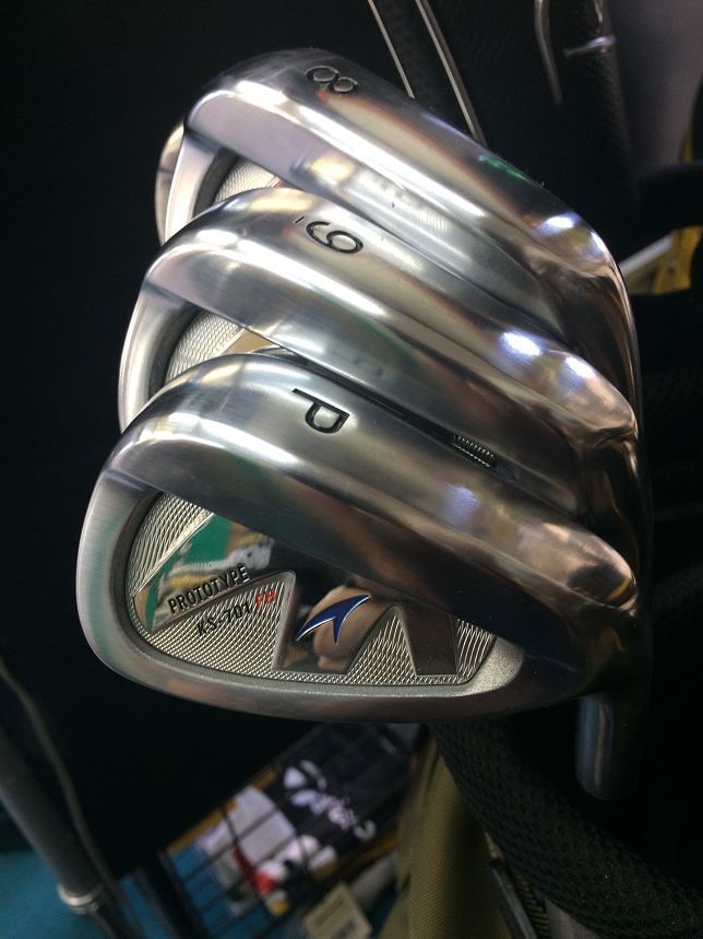 軟鉄フェイスにステンレスボディー？！逆転の発想で大評判。アキラ