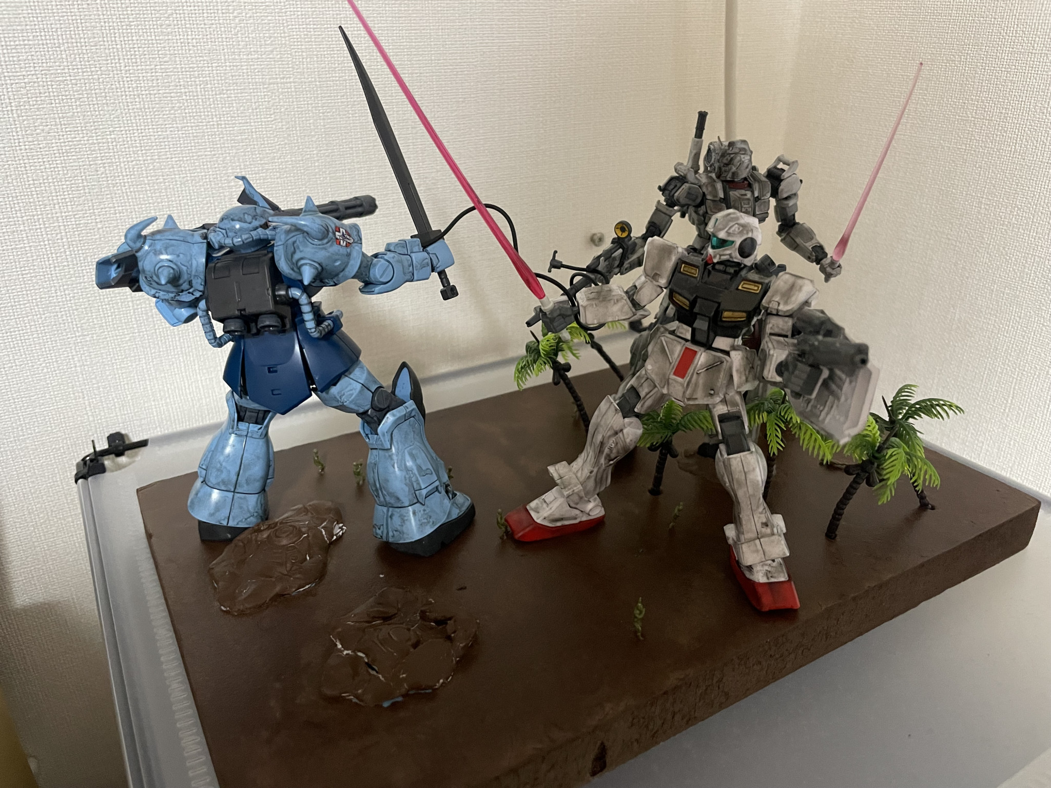 グフカス対ガンダムEX っぽい感じのジオラマ｜うさまん先生さんの