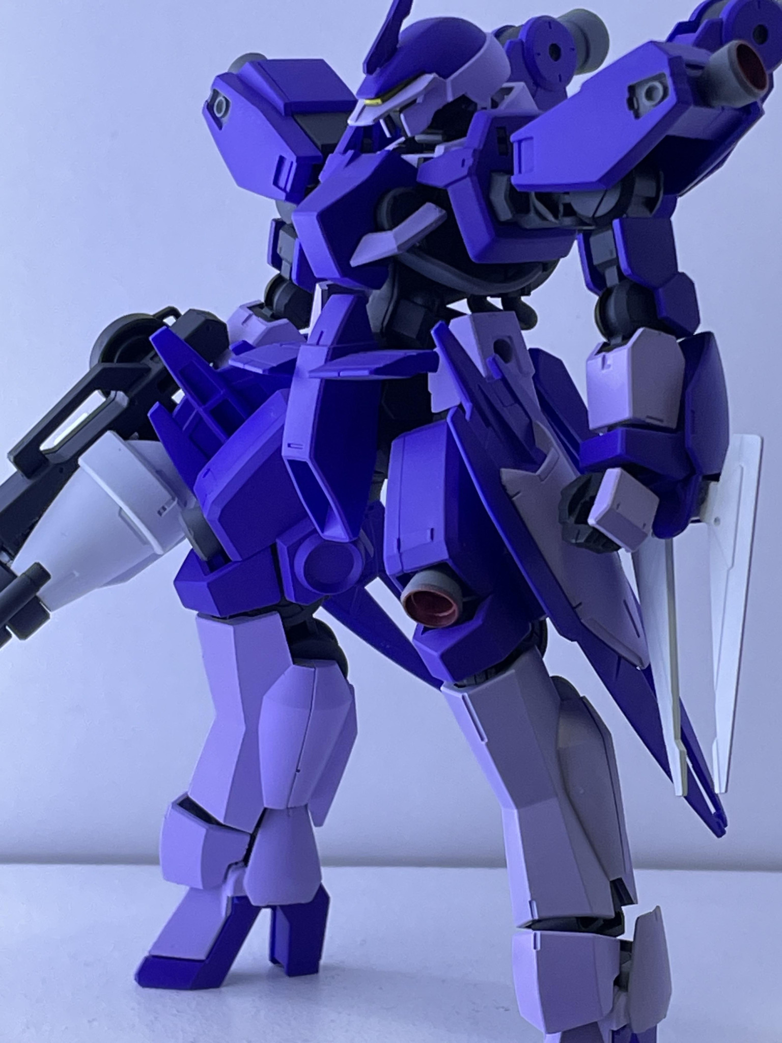 シュヴァルベグレイズ マクギリス機をガエリオ機へ色変え全塗装｜KYON