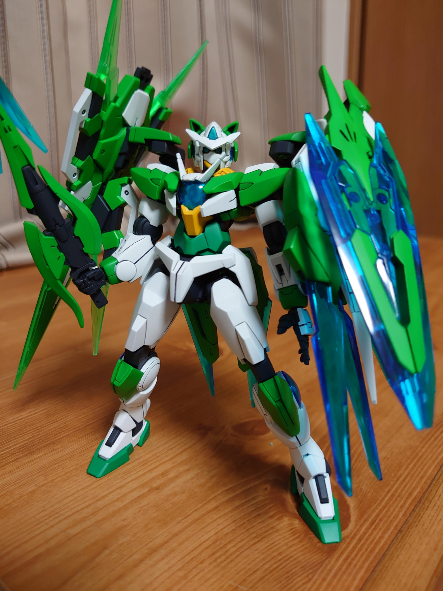 ダブルオーガンダムシアクアンタフルセイバー｜mirarukaさんのガンプラ