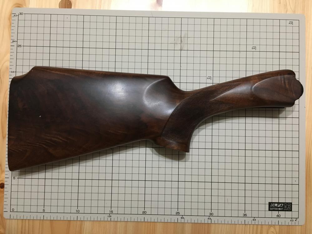 ベレッタ S682用 銃床 ストック モンテカルロ 美品のフリマ情報 | ガンオク