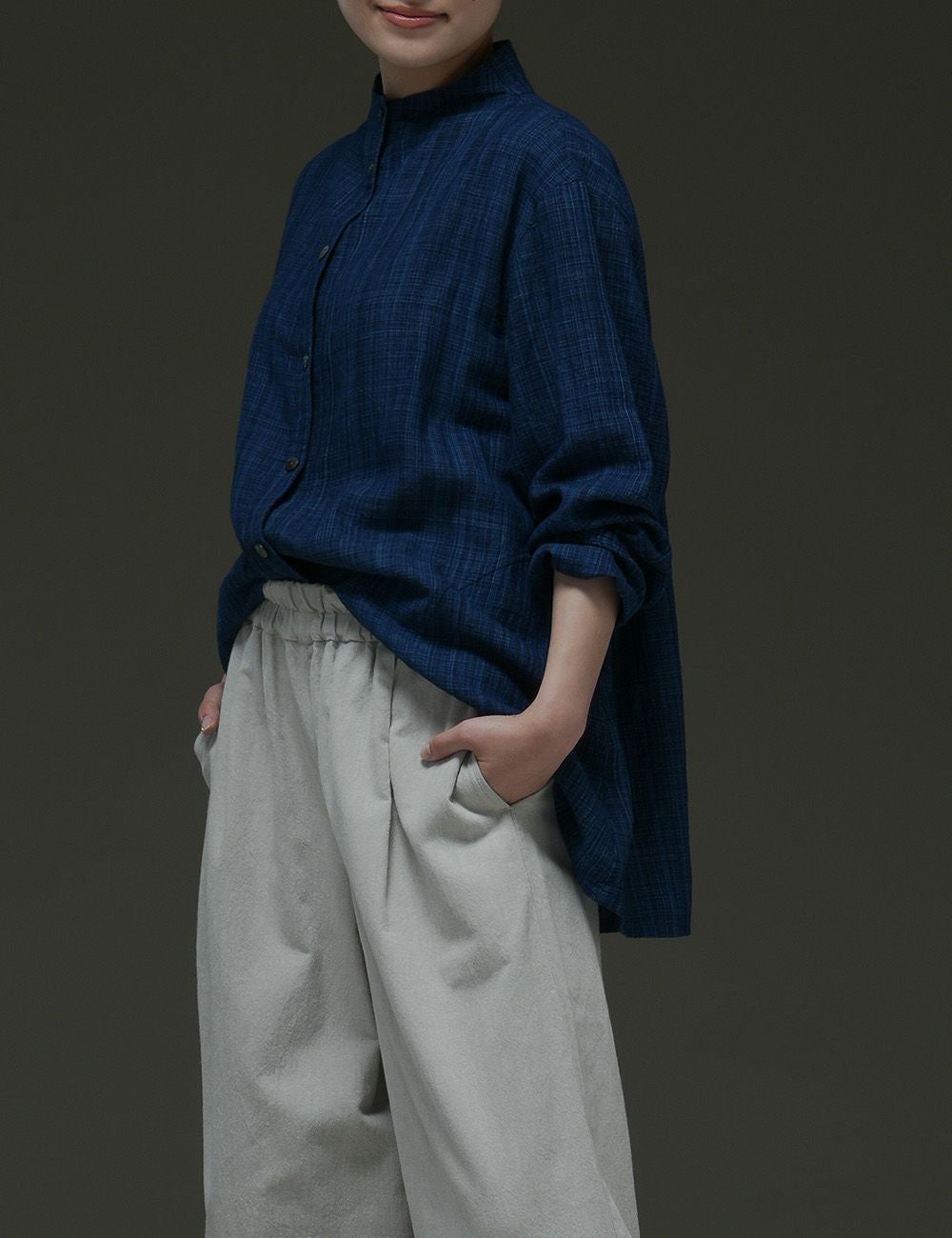 藍染綿麻雨絣ブラウス吾亦紅（われもこう） | 石見銀山 群言堂