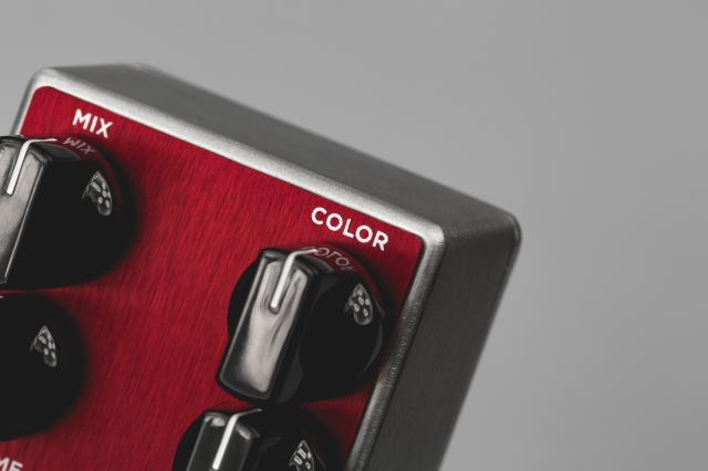 ベース用オーバードライブ/プリアンプ】Darkglassに新たなアイデアを