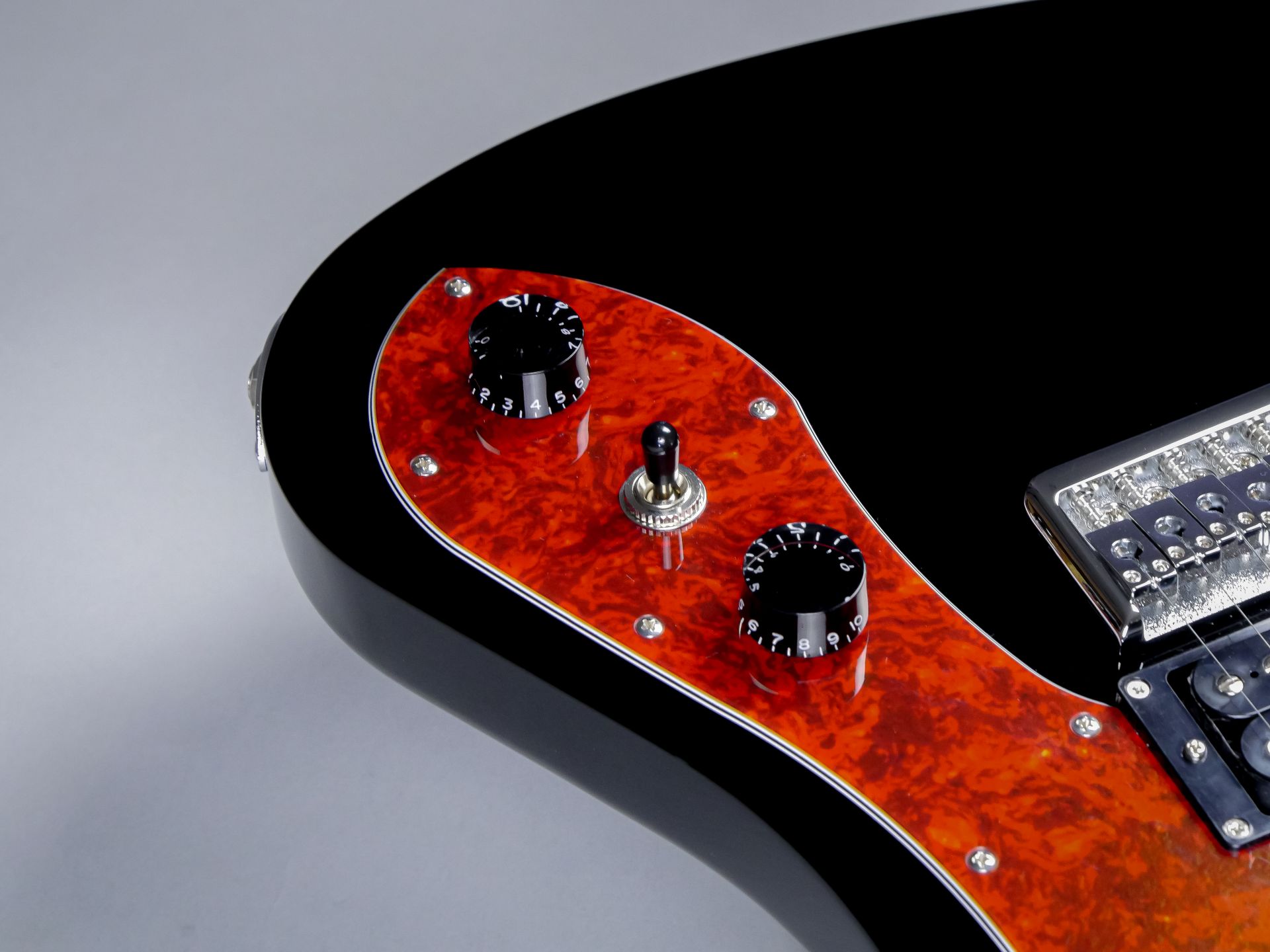 エレキギター・ベース】-RYOGA-選び抜かれた木材と高品質なペグ