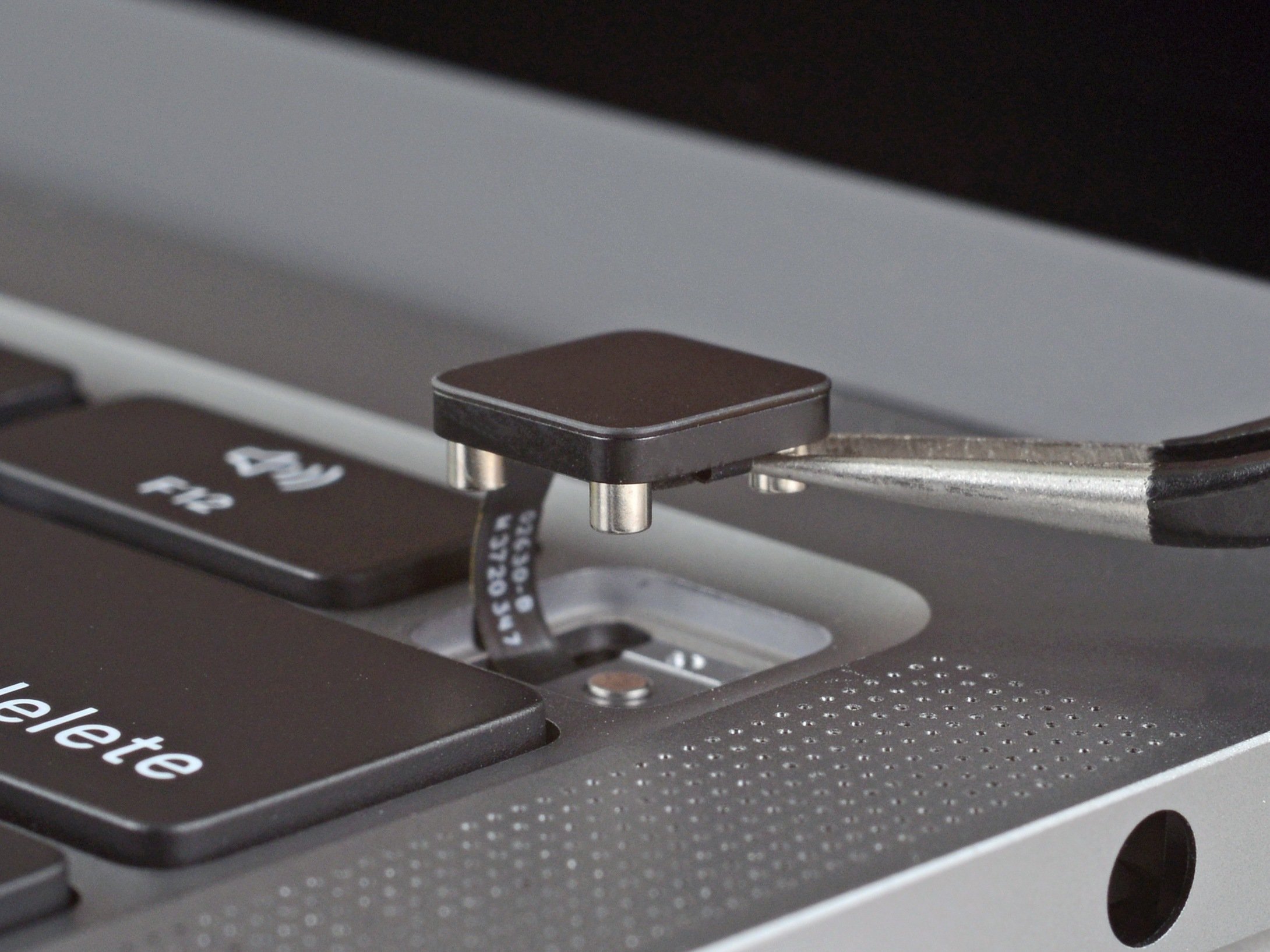 MacBook Air 13インチ Late 2020 Touch IDセンサーの交換 - iFixit