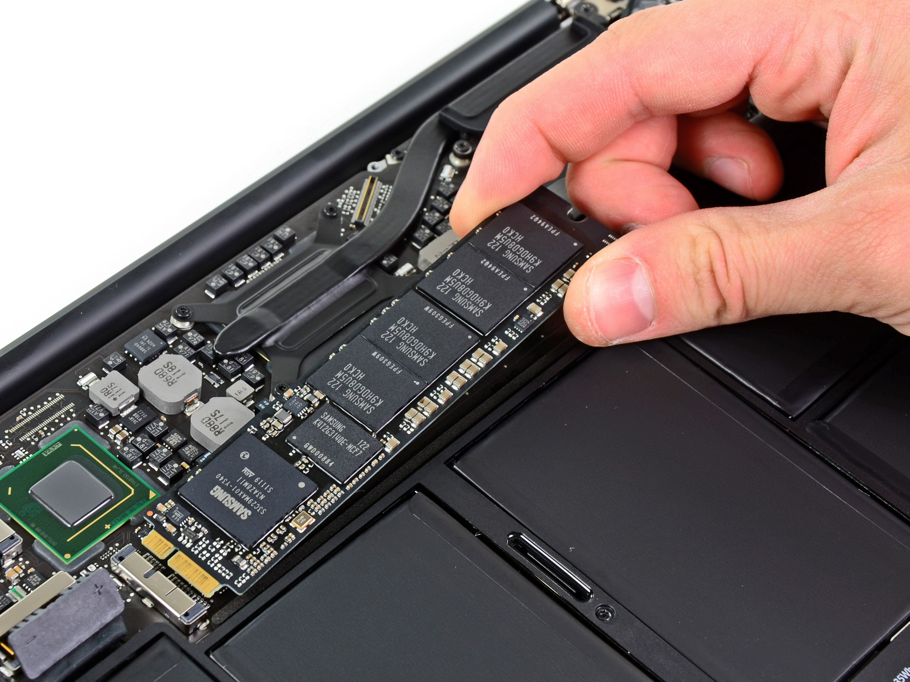 MacBook Air 11インチ Mid 2011 SSDの交換 - iFixit 修理ガイド
