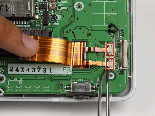 Nintendo DSの下部 LCDスクリーンの交換 - iFixit 修理ガイド