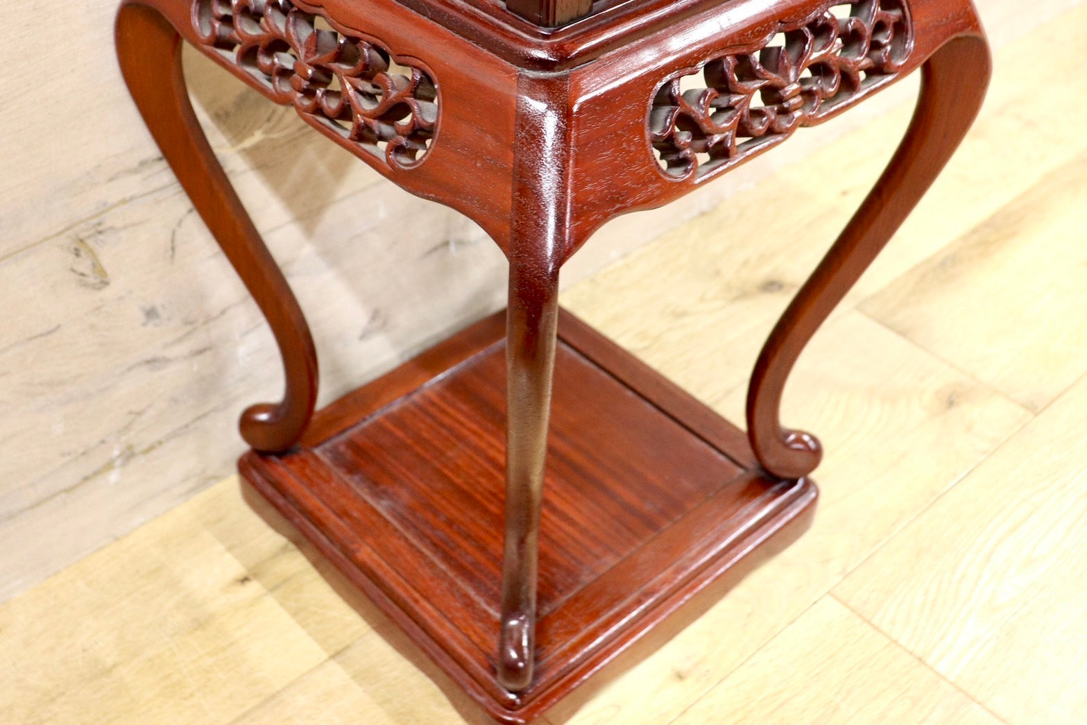 GMHS473○karimoku / カリモク 透かし彫り 木製 天然木 花台 飾り台