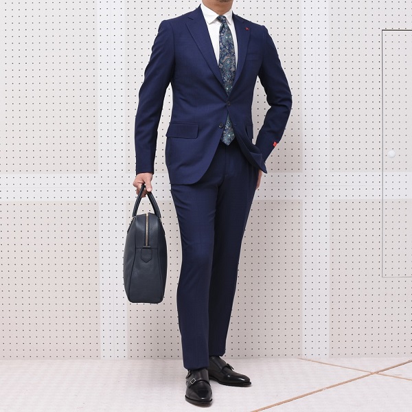 カプリも見て死ね！？ISAIA（イザイア） 1プリーツ3ボタンスーツ