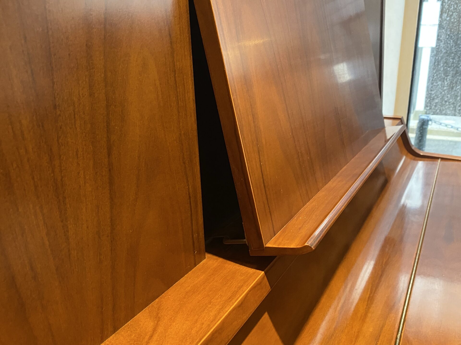 YAMAHAの高級モデル 希少ローズウッド材の外装 W101 ※SOLD | 浜松ピアノ社