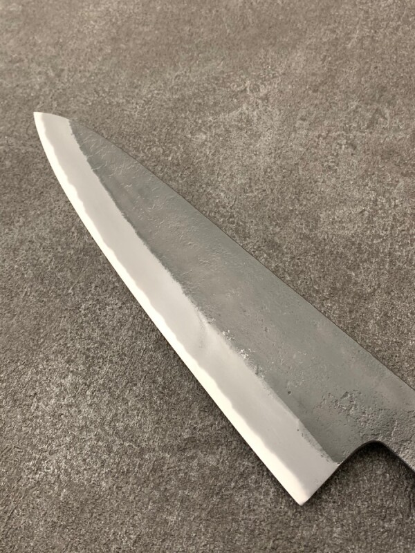 三条 日野浦刃物工房 味方屋 和牛刀 黒打梨地 白紙2号鋼 水牛鎬朴柄