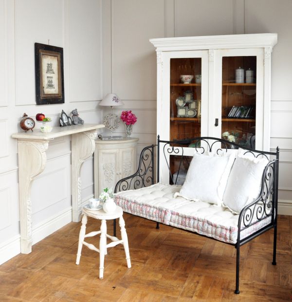 フレンチアンティーク風のおしゃれな家具、フランスから届いた