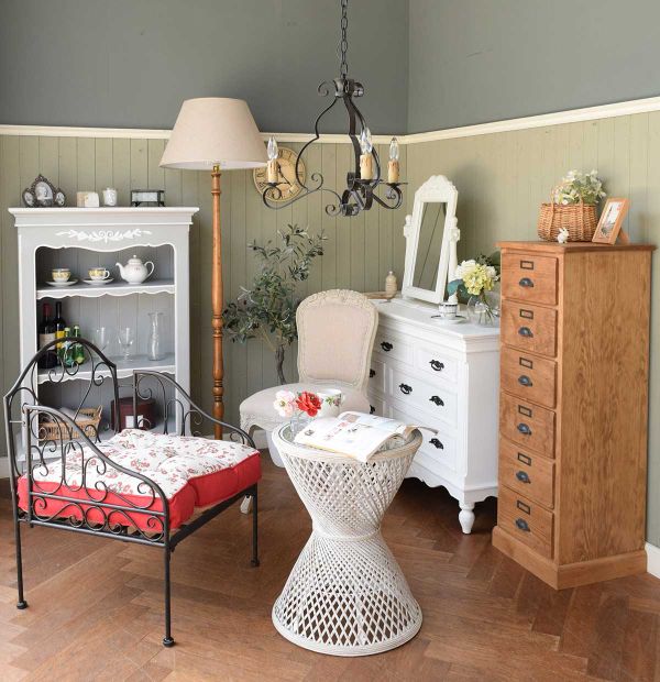 フレンチアンティーク調の可愛い家具、シャビーシックなフレンチグレー