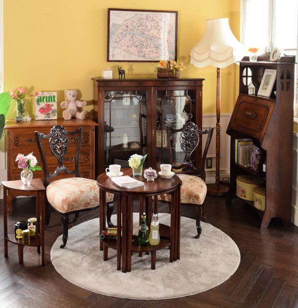 アンティークのおしゃれな机、本棚付きのライティングデスク