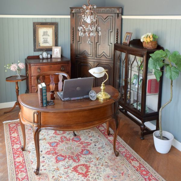 定番のアンティーク家具を買うならコレ！八角形の天板がおしゃれな