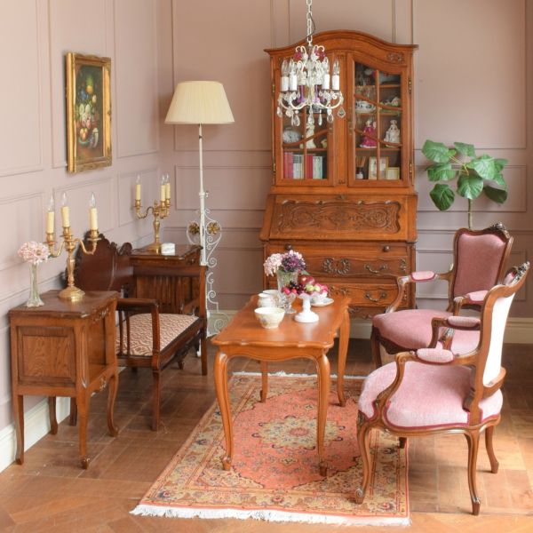 ロイヤルドルトンの陶磁器の人形、アンティークのフィギュリン