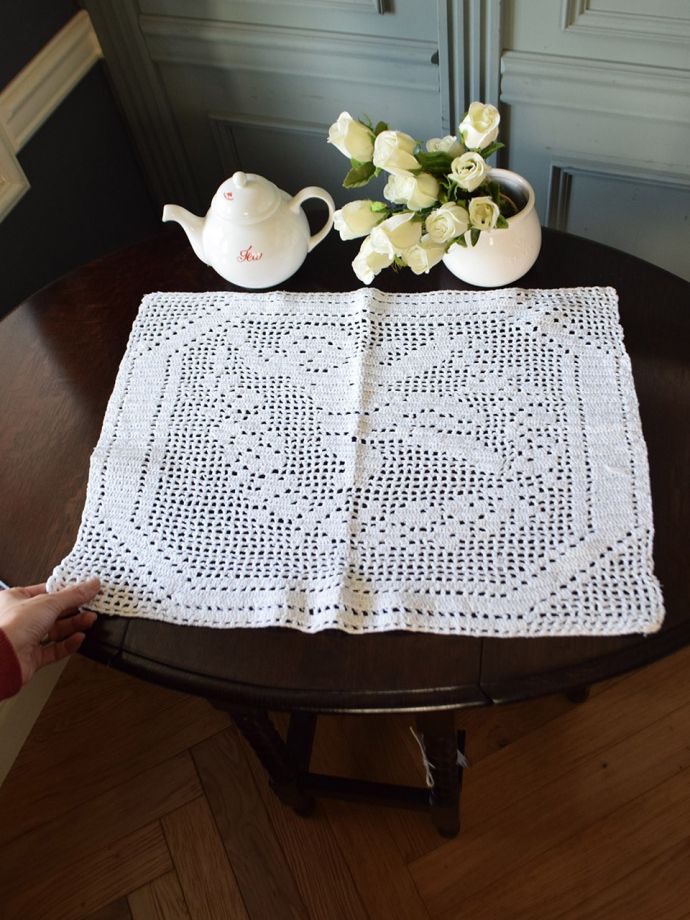 フランスのフィレクロッシェレース、天使の模様が可愛いアンティークの