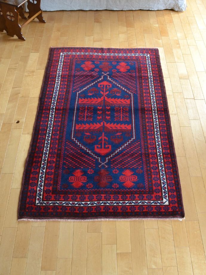 一点もののおしゃれなビンテージ絨毯 トルコバルケシルのトライバル