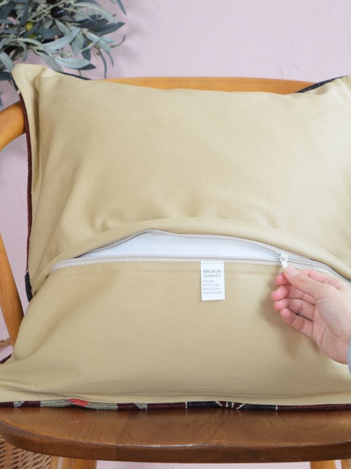 トルコ製オールドキリムのクッションカバー、fertilityモチーフが