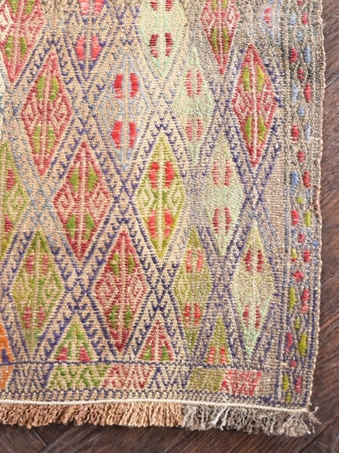 一点もののおしゃれなビンテージ絨毯、いろんな色がカラフルに混ざった