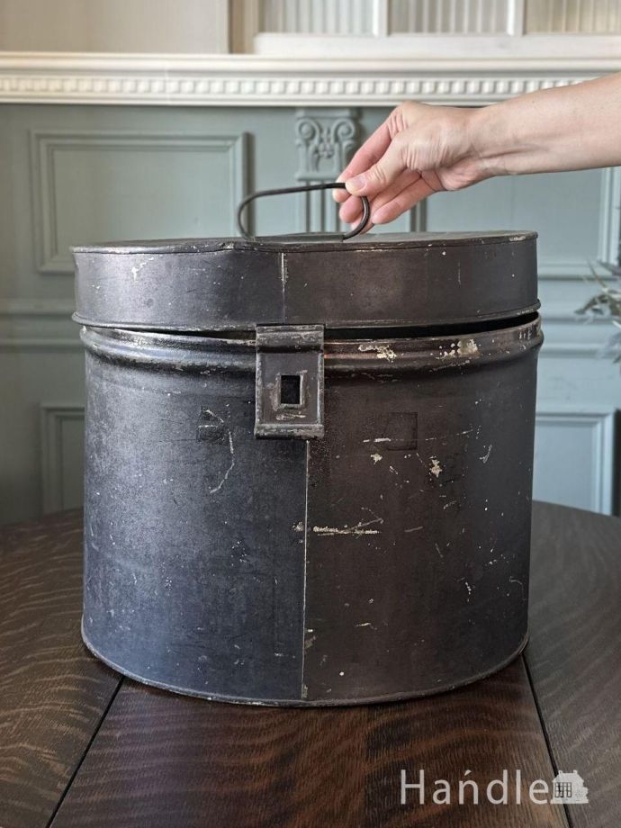 イギリスから届いたアンティークの収納ボックス、持ち手つきの