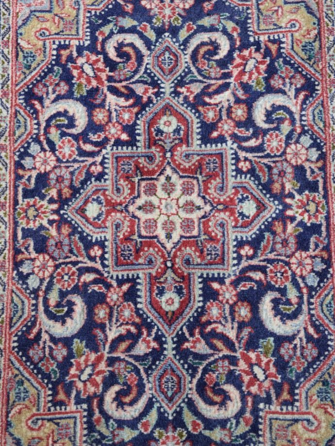 お花の模様が華やかに織られた、ジョーザン（Jozan）のペルシャ絨毯(m