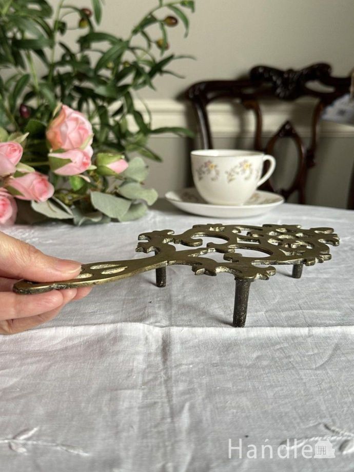 英国のおしゃれな鍋敷き、アンティークのアイロンスタンド(m-8135-z