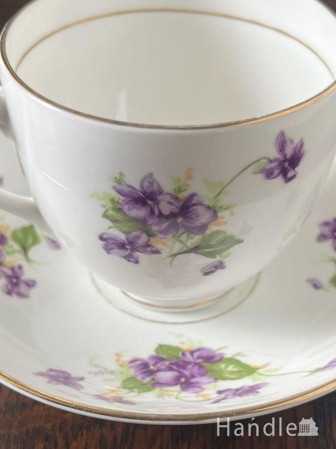 英国アンティークのカップ＆ソーサー、すみれの花が咲き誇るDUCHESS