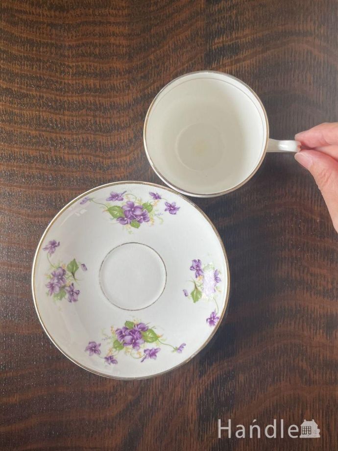英国アンティークのカップ＆ソーサー、すみれの花が咲き誇るDUCHESS