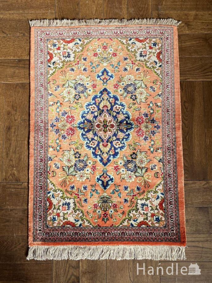 シルク織りの可愛い模様の玄関絨毯、クムのおしゃれなビンテージ絨毯(m