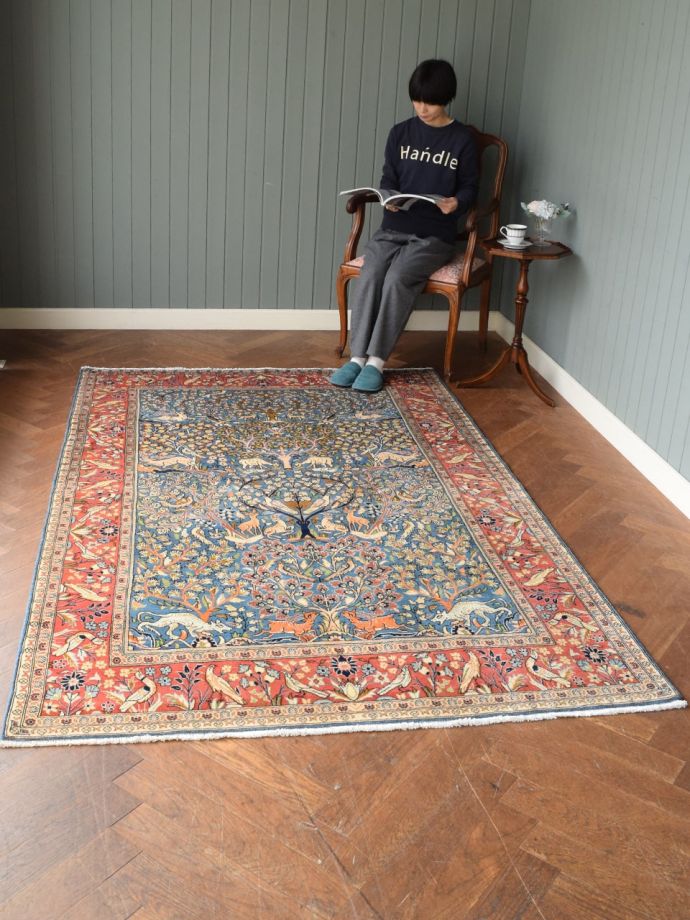 生命力が感じられる美しいペルシャ絨毯、クム（Qum）で織られた