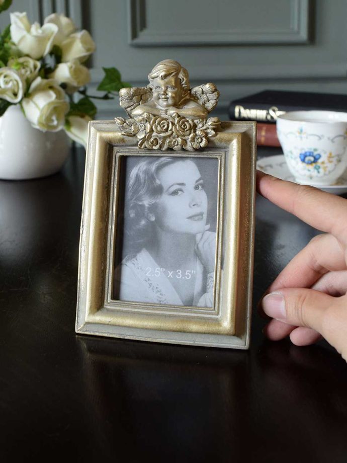 エンジェルが微笑むロココ調のおしゃれな写真立て、アンティーク調の