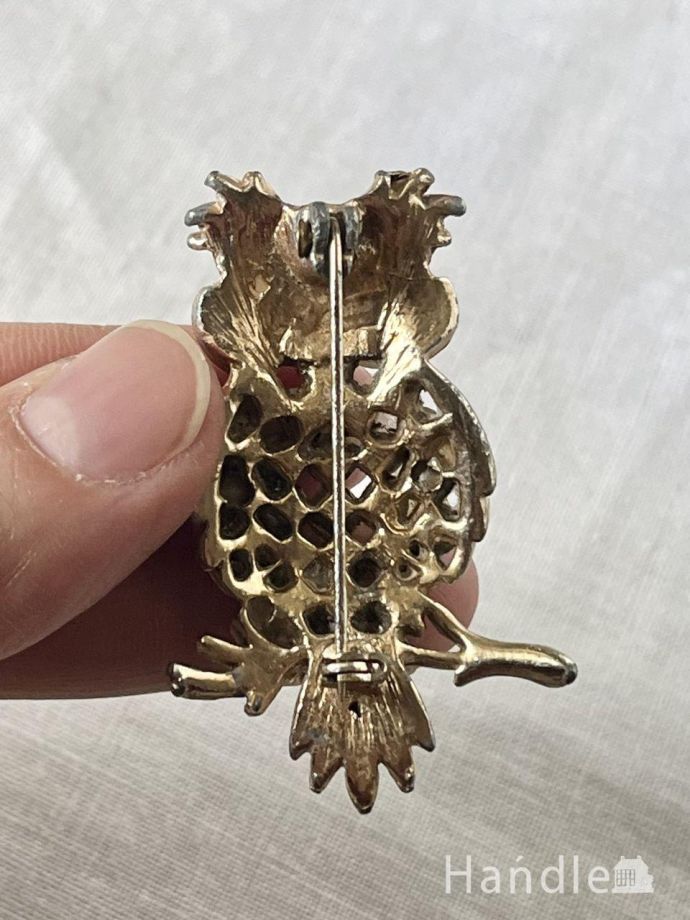 イギリスから届いたビンテージブローチ、幸せを運んでくるフクロウの