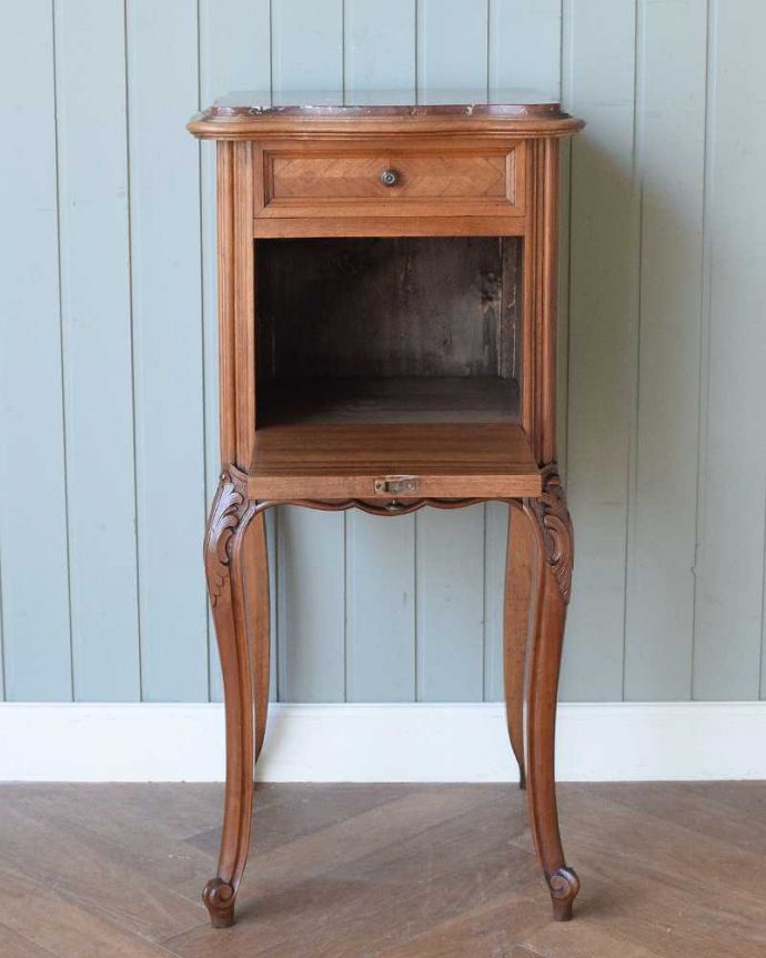 フランスのアンティーク家具、大理石天板のナイトテーブル