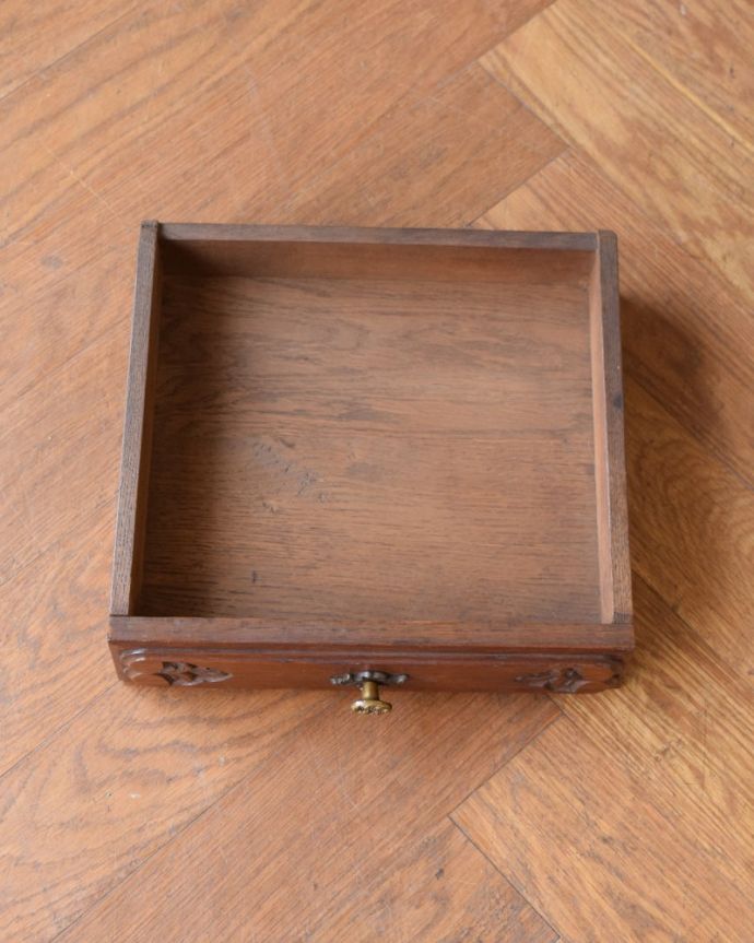 フランスのアンティーク家具、大理石天板のナイトテーブル（サイド