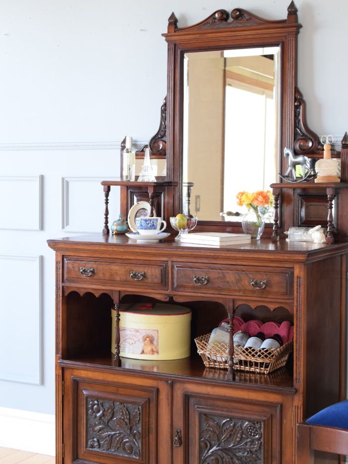 英国アンティークの美しい家具、マホガニー材のドレッサーパーラー