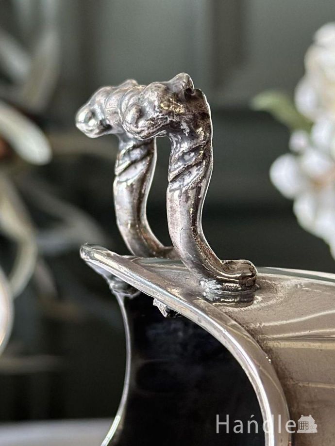 イギリスから届いたシュガースカットル、英国アンティークシルバーの