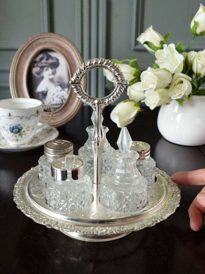 アンティークのおしゃれな調味料入れセット、シルバー×プレスドグラス
