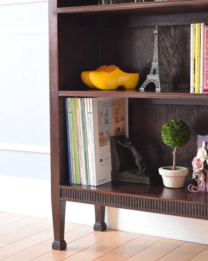 英国輸入のアンティーク家具、スラッと背の高いブックシェルフ（本棚