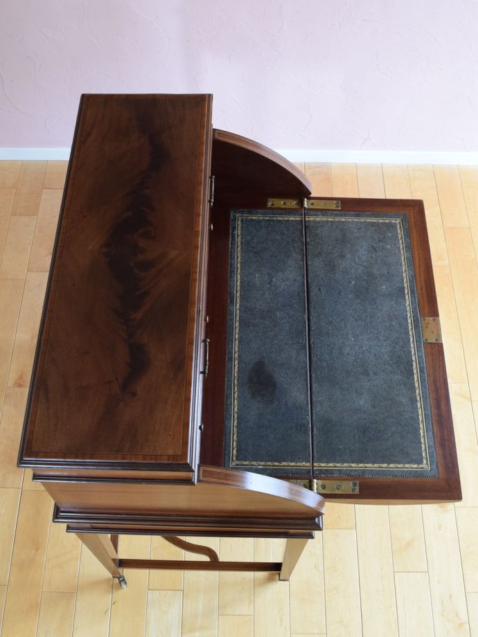 イギリスから届いたライティングビューロー、アンティークのおしゃれな