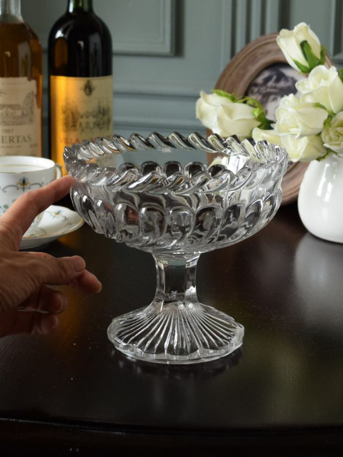 アンティークのガラス食器、脚付きの小ぶりなガラスのコンポート(pg